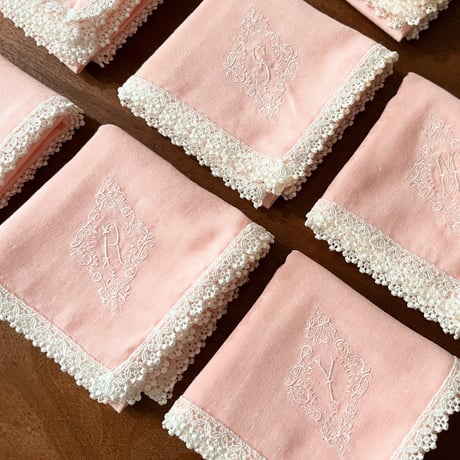 イニシャル刺繍ダブルガーゼレースミニハンカチ（PINK）