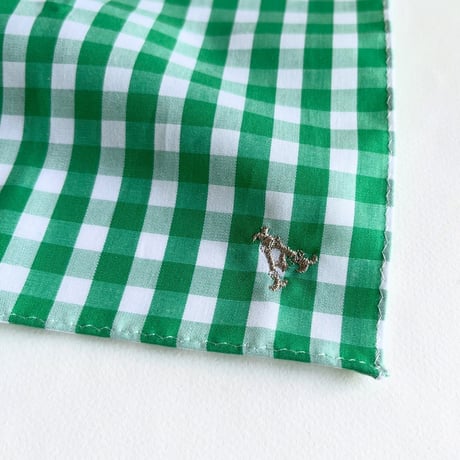イニシャル刺繍ギンガムチェックの小さめハンカチ（GREEN*WHITE）