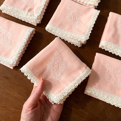 イニシャル刺繍ダブルガーゼレースミニハンカチ（PINK）