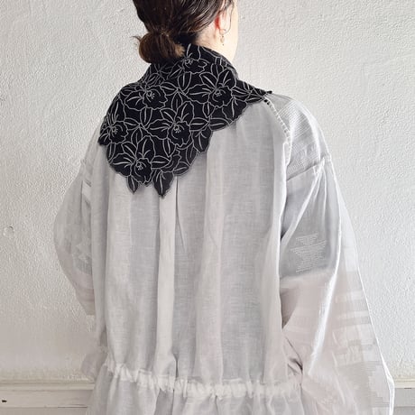 エンブロイダリーレースミニスカーフ（BLACK * WHITE Embroidery）