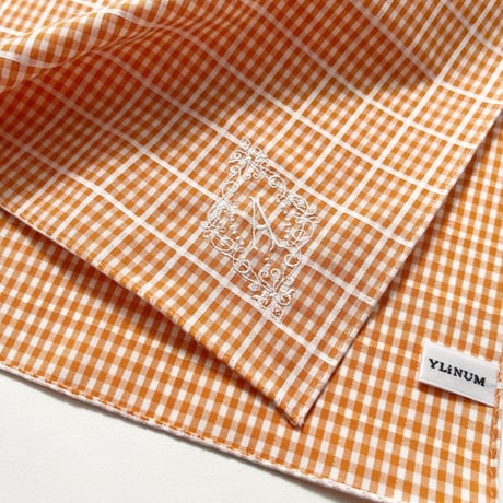 イニシャル刺繍ドビー織ギンガムチェックのハンカチ（ORANGE*WHITE）