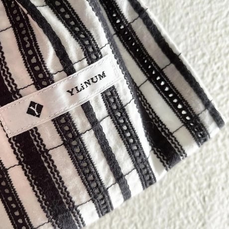 ドローストリングポーチ：ストライプエンブロイダリー（WHITE*BLACK）