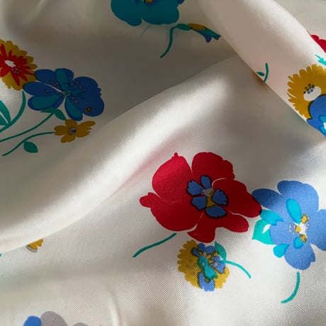 フランス製ヴィンテージ生地のシルクスカーフ（WHITE Floral） | SANDÉMEREEN