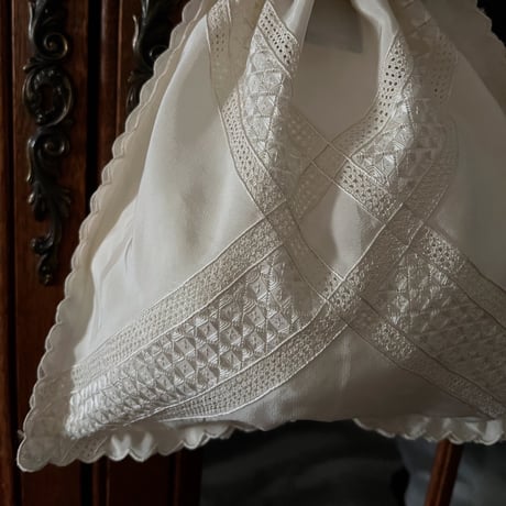 ヴィンテージシルク刺繍ハンカチのドローストリングバッグ（ポーチ）