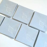 イニシャル刺繍ギンガムチェックのハンカチ（MIST*WHITE）