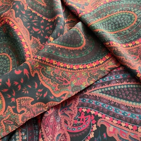 フランス製ヴィンテージ生地のシルクスカーフ（BLACK*DarkGREEN Paisley）