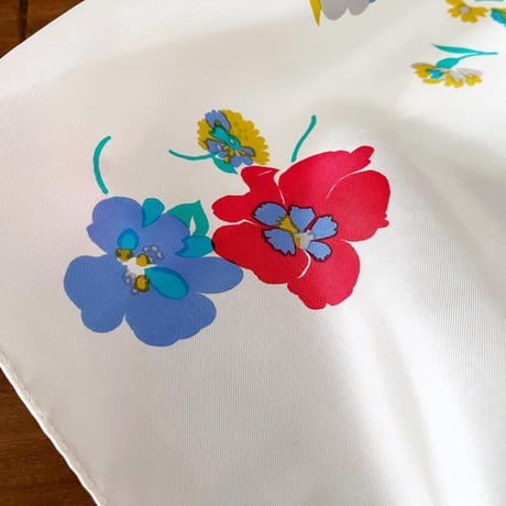 フランス製ヴィンテージ生地のシルクスカーフ（WHITE Floral） | SANDÉMEREEN