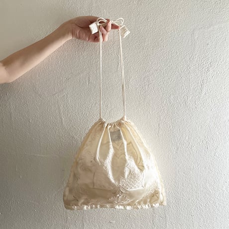 ヴィンテージシルク刺繍ハンカチのドローストリングバッグ（ポーチ）