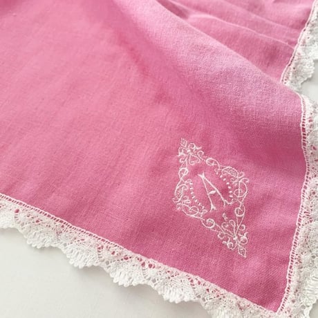 イニシャル刺繍ダブルガーゼレースハンカチ（PINK）