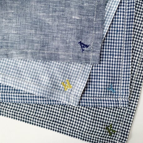 イニシャル刺繍リネンシャンブレーハンカチ（NAVY * NAVY）
