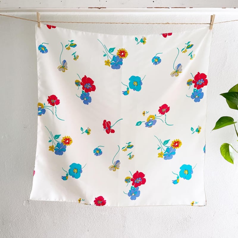 フランス製ヴィンテージ生地のシルクスカーフ（WHITE Floral） | YLINUM