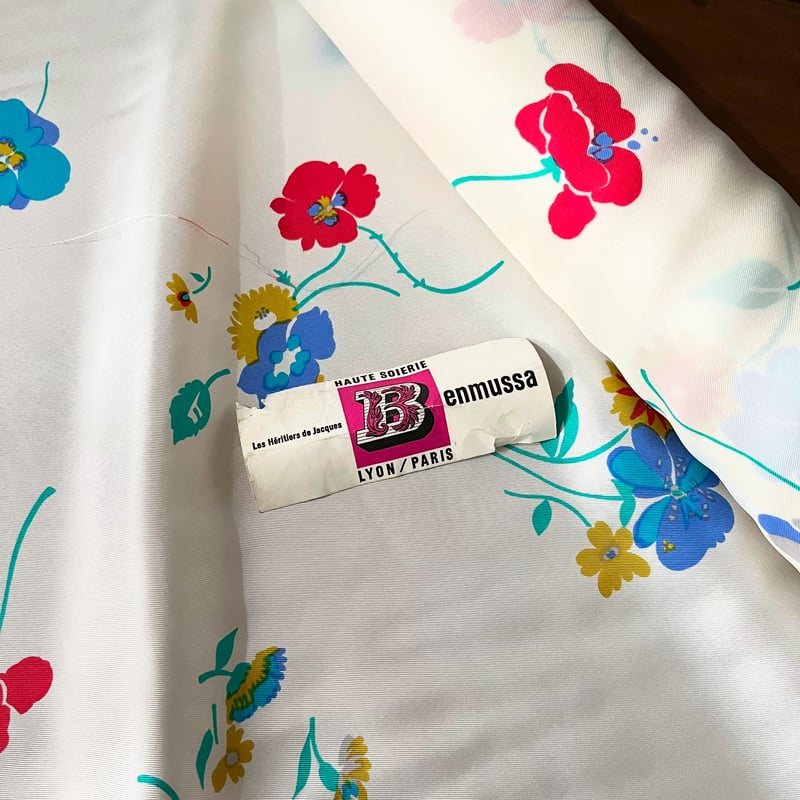 フランス製ヴィンテージ生地のシルクスカーフ（WHITE Floral