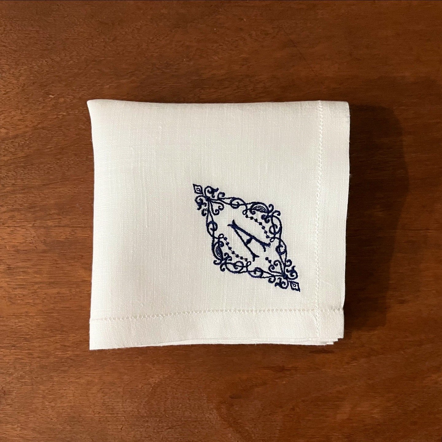 イニシャル刺繍リネンハンカチ（リネン亜麻100%） | YLINUM