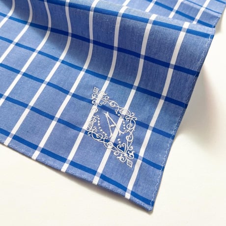 イニシャル刺繍チェックのハンカチ（BLUE*WHITE）