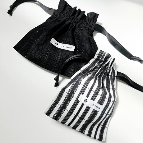 ドローストリングポーチ：ストライプエンブロイダリー（WHITE*BLACK）