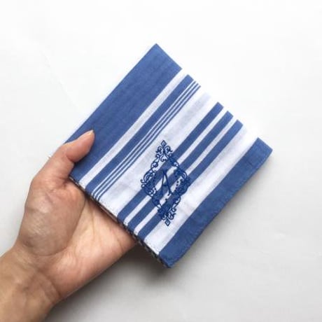 イニシャル刺繍STRIPEハンカチ（BLUE）