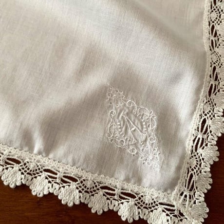 【予約注文】イニシャル刺繍レースハンカチ（WHITE）※発送予定日は商品説明をご確認ください / ブライダルハンカチ