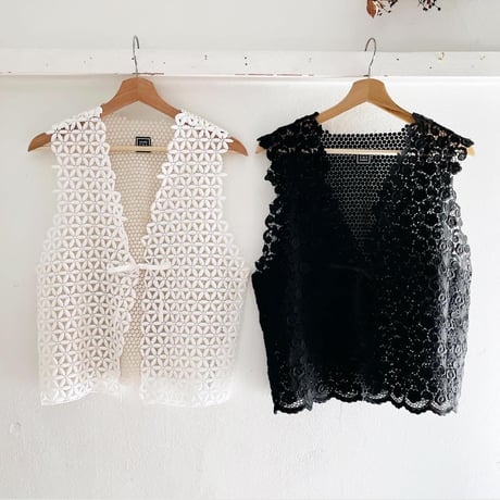 Ribbon Tie Vneck Lace VEST：スイス製ヴィンテージレース生地