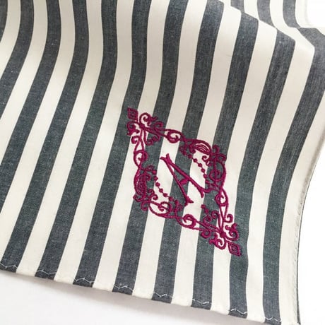イニシャル刺繍ストライプのハンカチ（SLATENAVY*WHITE - PURPLE）