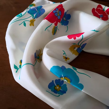 フランス製ヴィンテージ生地のシルクスカーフ（WHITE Floral） | SANDÉMEREEN