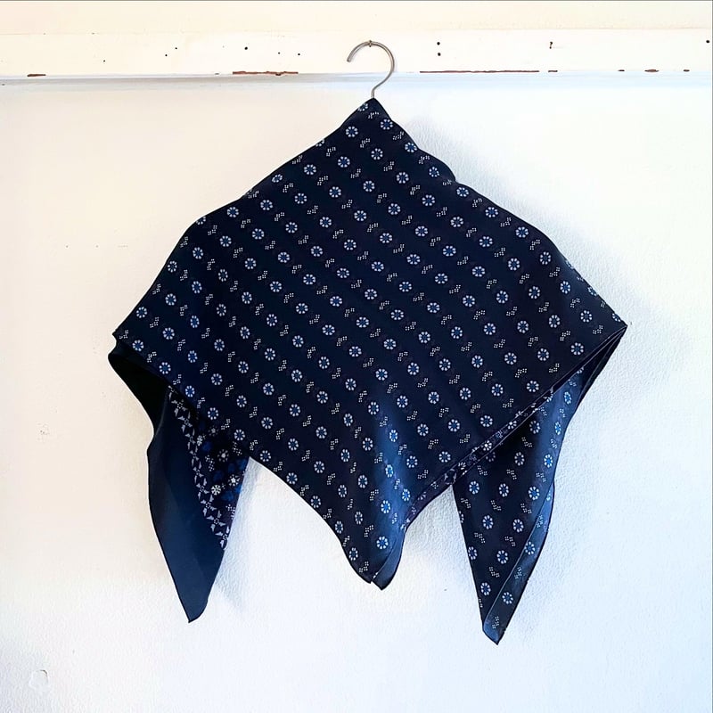 イタリア製ヴィンテージ生地のシルクスカーフ（NAVY Chinz