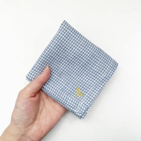イニシャル刺繍フレンチリネンギンガムチェックのハンカチ（SMOKY BLUE）