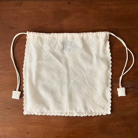 ヴィンテージシルク刺繍ハンカチのドローストリングバッグ（ポーチ）
