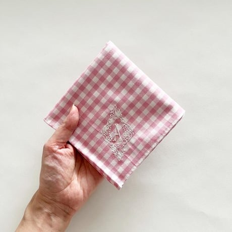 イニシャル刺繍ギンガムチェックのハンカチ（PINK*WHITE）