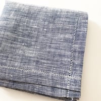 リネンシャンブレーハンカチ（NAVY）