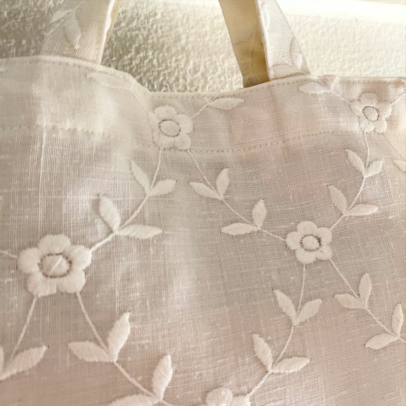 スイス製ヴィンテージ刺繍生地のショルダートートバッグ（WHITE
