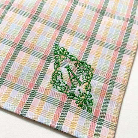 イニシャル刺繍チェックのハンカチ（GREEN*PINK）