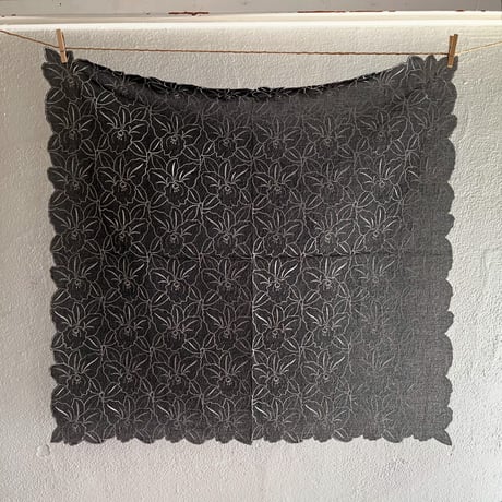 エンブロイダリーレースミニスカーフ（BLACK * WHITE Embroidery）