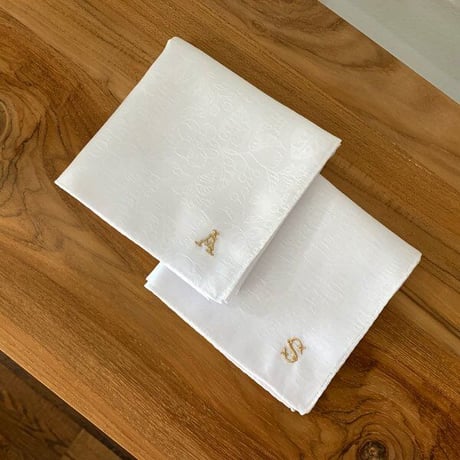 イニシャル刺繍ジャカード織ハンカチ（WHITE）