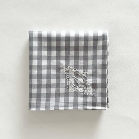 イニシャル刺繍ギンガムチェックのハンカチ（GREY*WHITE）