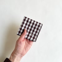 イニシャル刺繍ギンガムチェックの小さめハンカチ（DarkChocolate*WHITE）