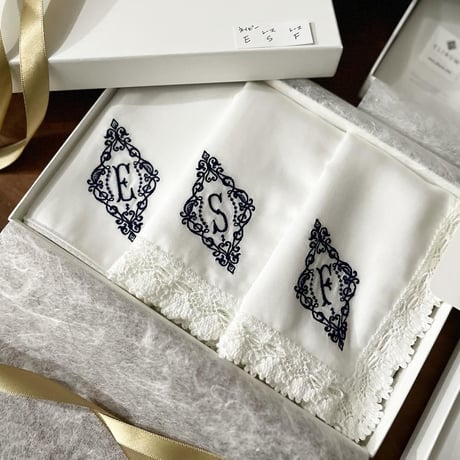 【予約注文】イニシャル刺繍レースハンカチ（NAVY）※発送予定日は商品説明をご確認ください / ブライダルハンカチ