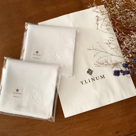 イニシャル刺繍ハンカチ（WHITE）