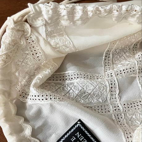ヴィンテージシルク刺繍ハンカチのドローストリングバッグ（ポーチ）