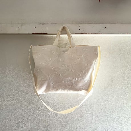 スイス製ヴィンテージ刺繍生地のショルダートートバッグ（WHITE * Botanical Flow Embroidery）