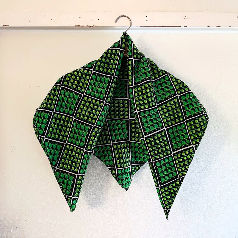 HERMÈS シルクスカーフ 緑色　ビンテージ ⭐️箱つき HERMES エルメス カレ90 シルクスカーフ 緑色