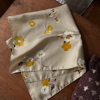 フランス製ヴィンテージ生地のプチシルクスカーフ（BEIGE Floral） | SANDÉMEREEN