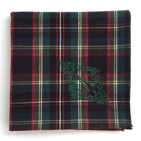 イニシャル刺繍タータンチェックのハンカチ（BLACK*GREEN*RED）