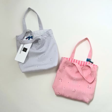 スイス製ヴィンテージ刺繍生地のトートバッグ（Mist GREY）| SANDÉMEREEN