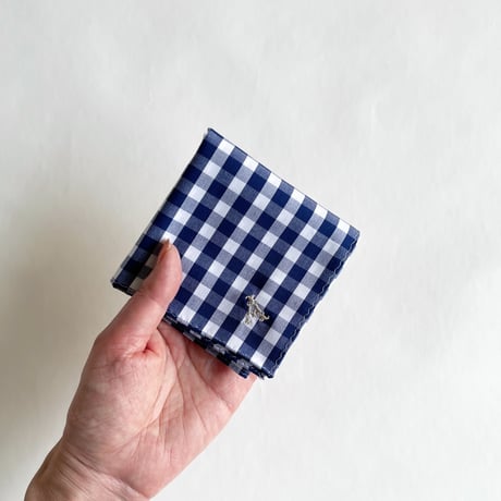 イニシャル刺繍ギンガムチェックの小さめハンカチ（NAVY*WHITE）