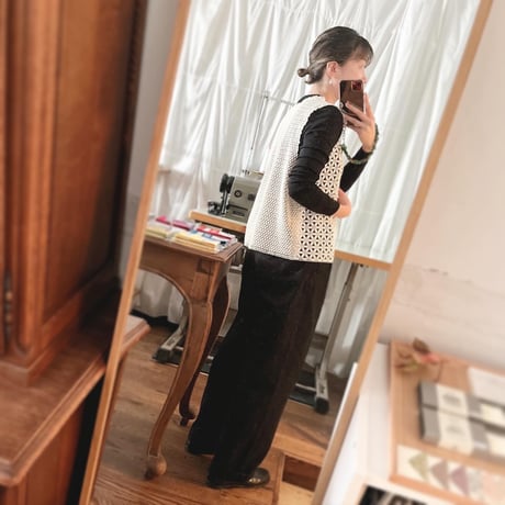 Ribbon Tie Vneck Lace VEST：スイス製ヴィンテージレース生地