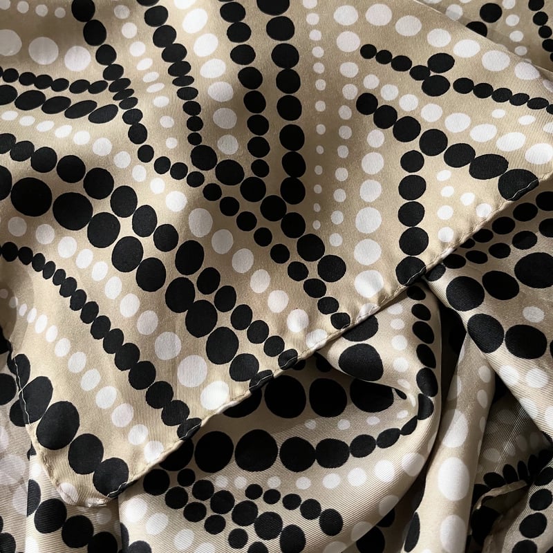 スイス製ヴィンテージ生地のドット柄シルクスカーフ（BLACK*WHITE