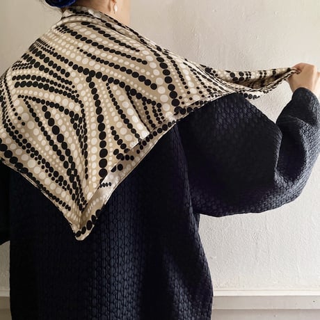 スイス製ヴィンテージ生地のドット柄シルクスカーフ（BLACK*WHITE*BEIGE Dots）| SANDÉMEREEN