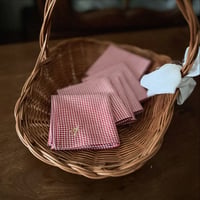 イニシャル刺繍ギンガムチェックの小さめハンカチ（RED*WHITE）