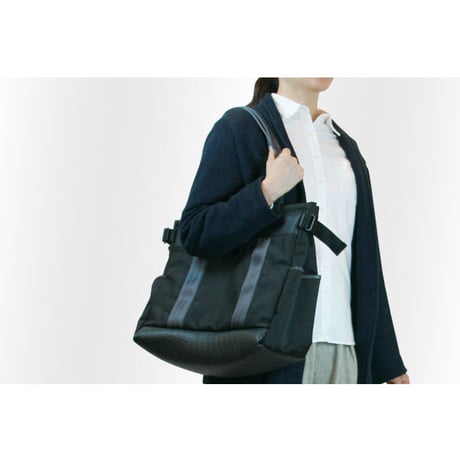 B Wide Tote Bag w/ nylon100