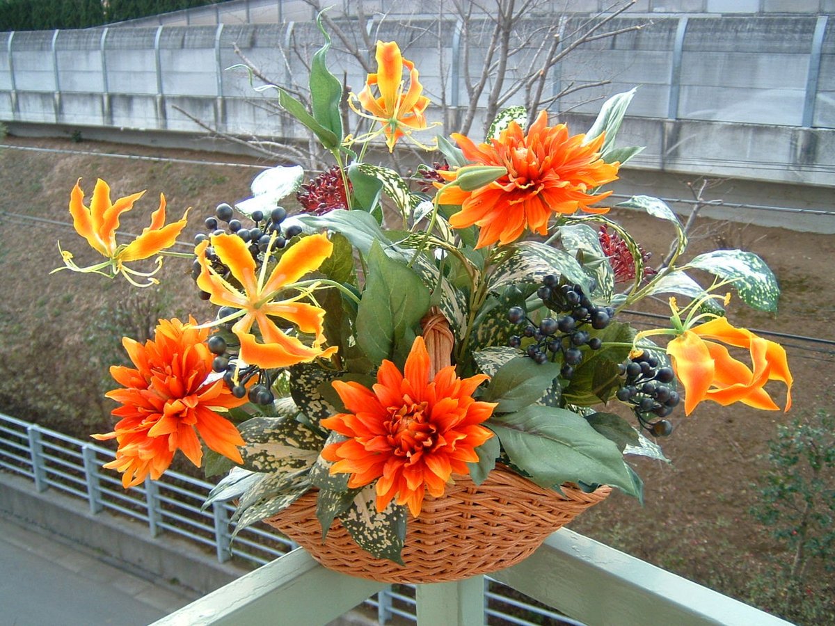 8800円（送料￥1320合計￥10120）のアレンジメント | 光触媒の花（造花